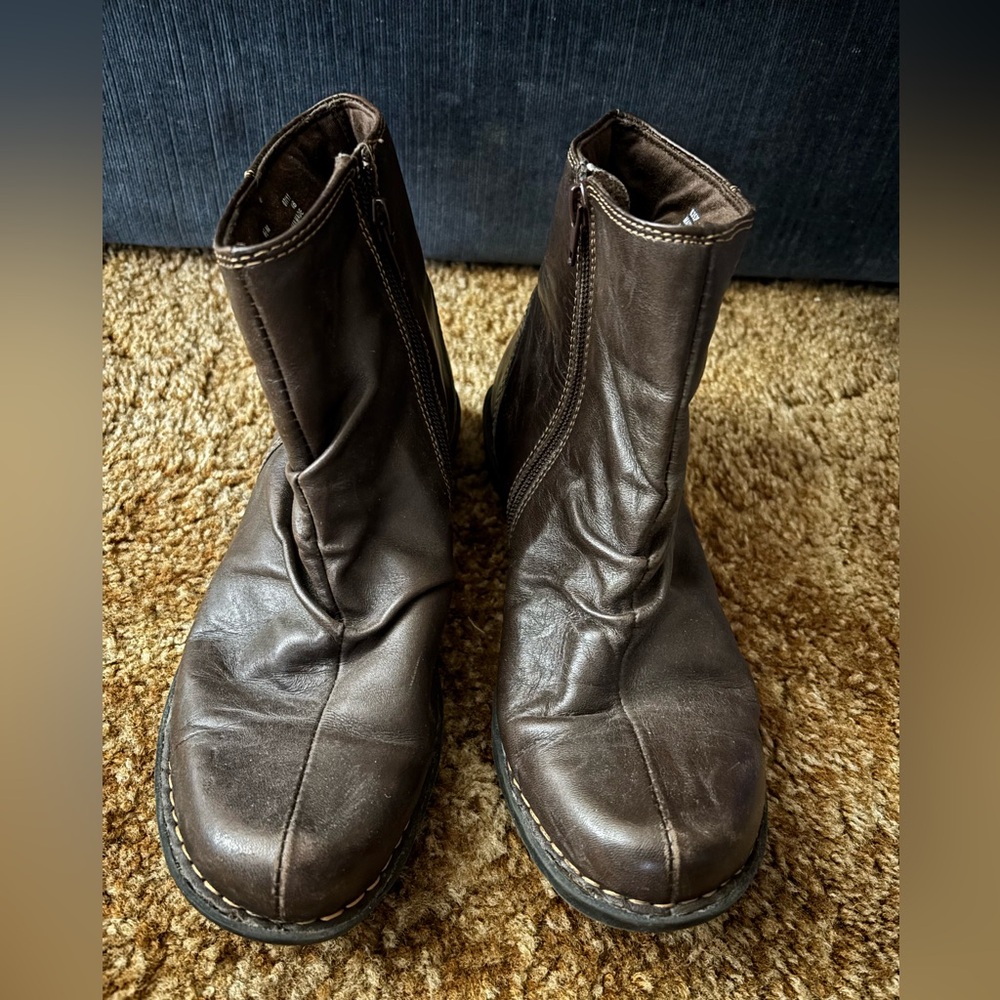 Women’s brown short Boots